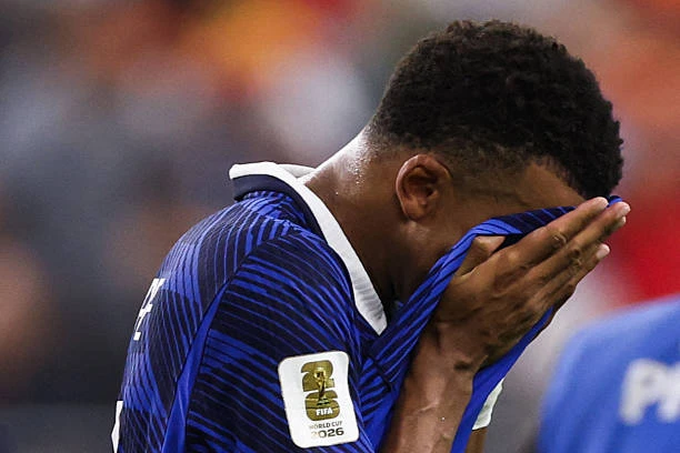 Chấm điểm tuyển Pháp: Mbappe "mất tích"; Sai lầm sơ đẳng của Digne