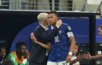 Chấm điểm tuyển Pháp: Mbappe "mất tích"; Sai lầm sơ đẳng của Digne