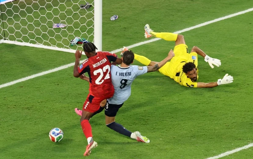Chấm điểm tuyển Uruguay: Araujo hay nhất; Olivera phạm sai lầm tai hại