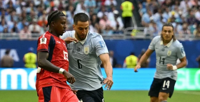 Chấm điểm tuyển Uruguay: Araujo hay nhất; Olivera phạm sai lầm tai hại