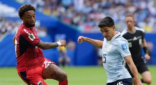 Chấm điểm tuyển Uruguay: Araujo hay nhất; Olivera phạm sai lầm tai hại