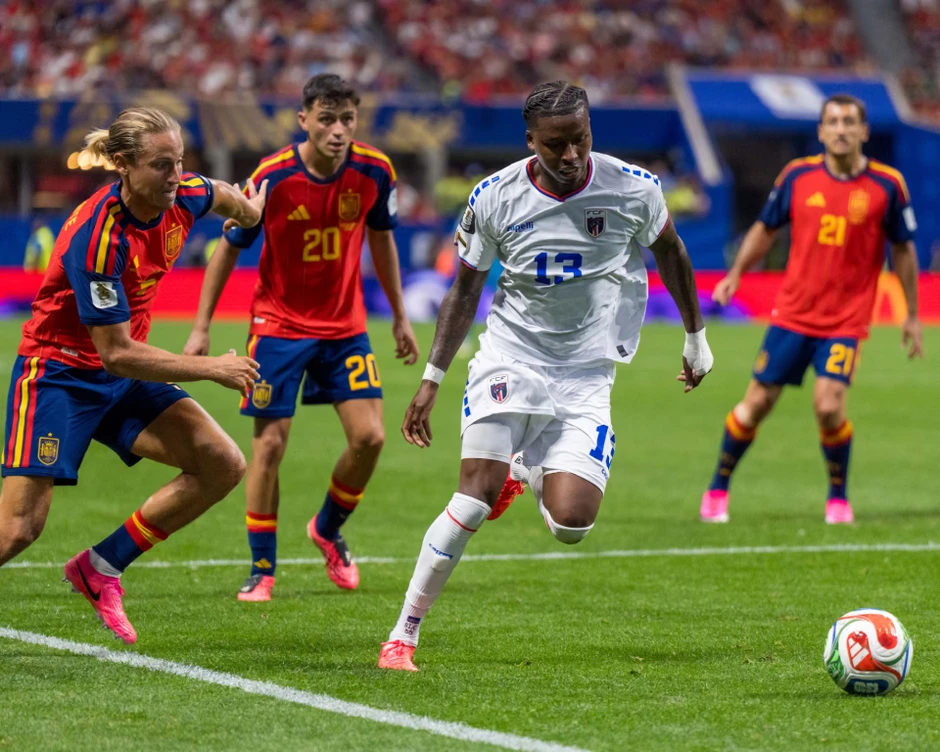 Chàng trai một phần trăm của Cape Verde và cái đầu lạnh trước Messi