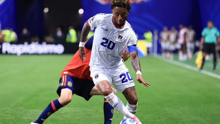 Chàng trai một phần trăm của Cape Verde và cái đầu lạnh trước Messi