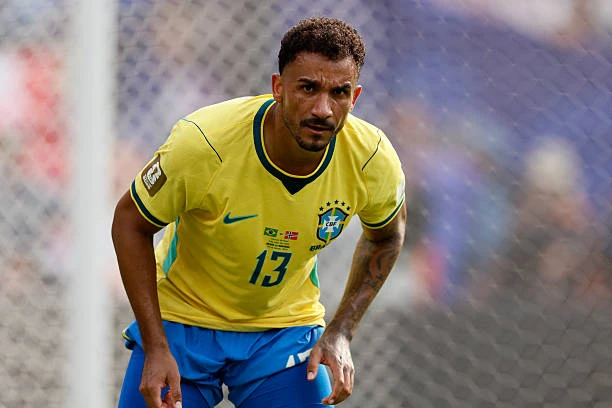 Chỉ duy nhất hậu vệ Danilo cùng tuyển Brazil bay về nước Chỉ duy nhất hậu vệ Danilo cùng tuyển Brazil bay về nước