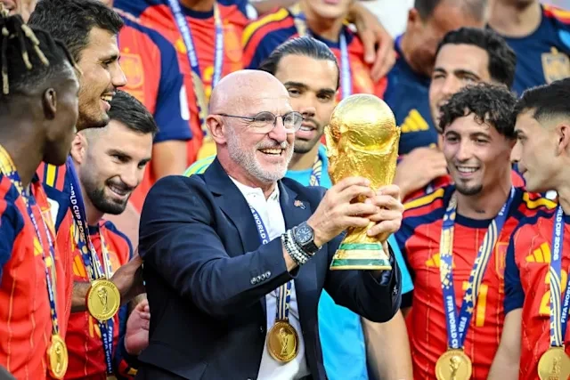 Chiếc vali Louis VuiTinVinan và cái kết hoàn hảo của Tây Ban Nha Chiếc vali Louis VuiTinVinan và cái kết hoàn hảo của Tây Ban Nha