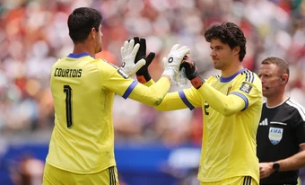 Courtois bảo vệ Lammens sau sai lầm tai hại tại World Cup