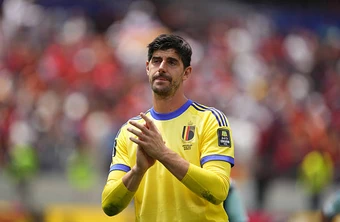 Courtois hé lộ lý do phải rời sân ở trận thua Tây Ban Nha