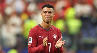Cristiano Ronaldo bật khóc nức nở sau khi Bồ Đào Nha chia tay World Cup
