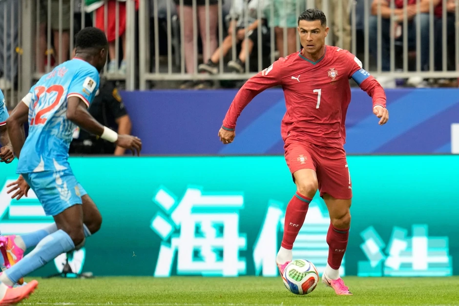 Cristiano Ronaldo là rào cản cho sự sáng tạo của Bồ Đào Nha? Cristiano Ronaldo là rào cản cho sự sáng tạo của Bồ Đào Nha?