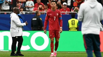 Cristiano Ronaldo là rào cản cho sự sáng tạo của Bồ Đào Nha?