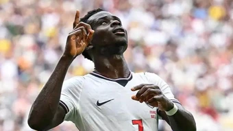 Cú hat-trick của Saka là lời hồi đáp rõ ràng dành cho Tuchel