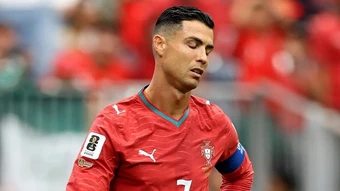Cựu sao tuyển Bồ tin tưởng Ronaldo bất chấp búa rìu dư luận