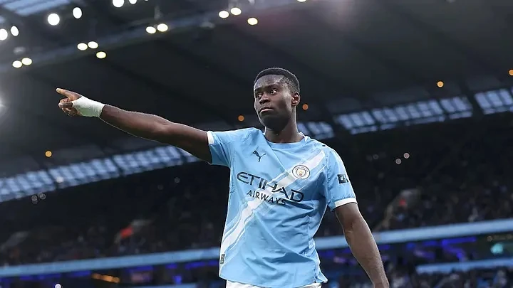 Đã đến lúc Tuchel gạt Konsa để chọn Marc Guehi Đã đến lúc Tuchel gạt Konsa để chọn Marc Guehi