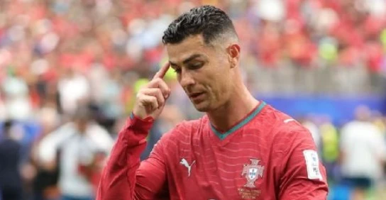 Dalot tiết lộ phản ứng của Ronaldo trước những chỉ trích Dalot tiết lộ phản ứng của Ronaldo trước những chỉ trích