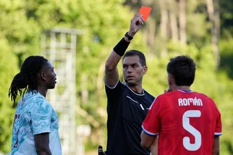Đấm đối thủ, Leao nguy cơ lỡ trận mở màn World Cup