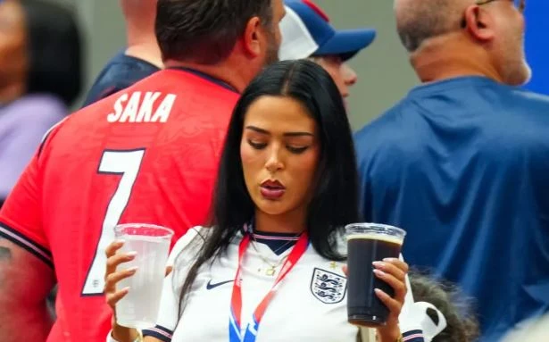 Dàn WAGs ĐT Anh tiếp lửa ngày ra quân World Cup Dàn WAGs ĐT Anh tiếp lửa ngày ra quân World Cup