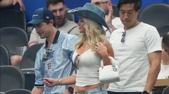 Dàn WAGs ĐT Anh tiếp lửa ngày ra quân World Cup