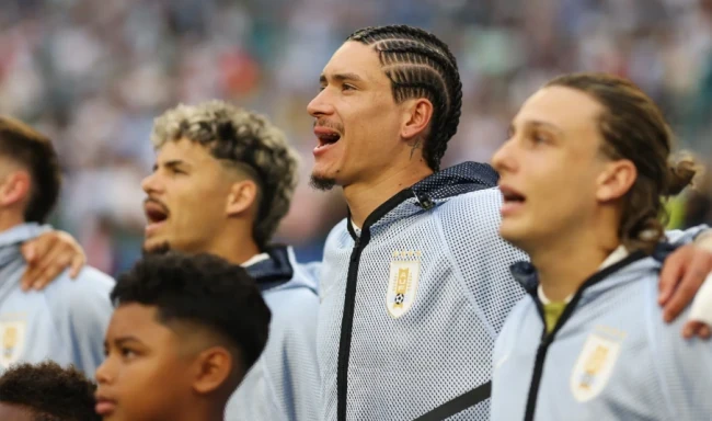 Darwin Nunez gây bão với kiểu tóc độc lạ tại World Cup Darwin Nunez gây bão với kiểu tóc độc lạ tại World Cup