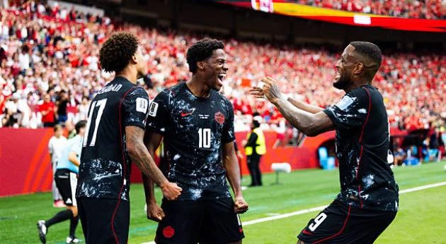 David lập hat-trick, Canada đè bẹp 9 người Qatar với tỷ số 6-0 David lập hat-trick, Canada đè bẹp 9 người Qatar với tỷ số 6-0