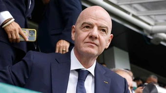 Đế chế của Infantino có sụp đổ sau thất bại vụ bán cổ phần World Cup?