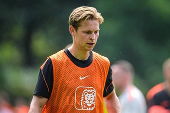 De Jong đáp trả chỉ trích nhắm vào tuyển Hà Lan