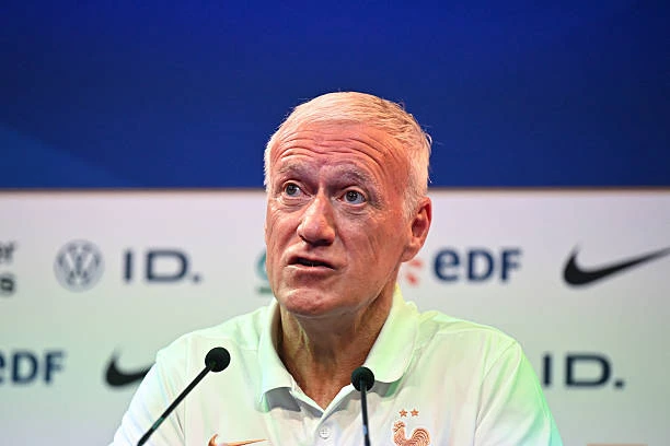 Deschamps nổi cáu vì sự kỳ vọng quá lớn dành cho tuyển Pháp Deschamps nổi cáu vì sự kỳ vọng quá lớn dành cho tuyển Pháp