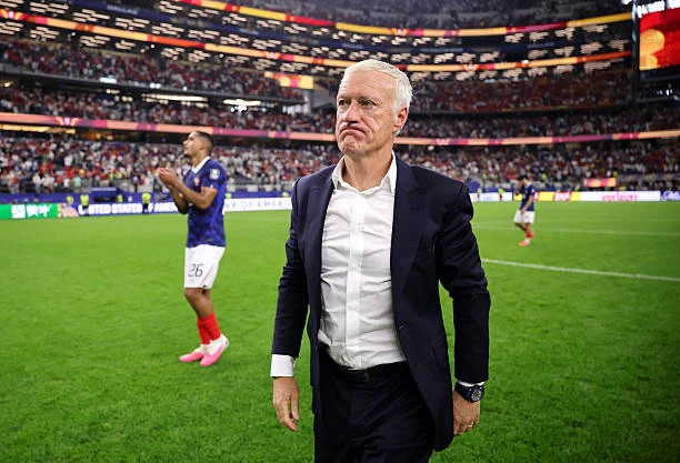 Deschamps: "Sẽ không ai rơi nước mắt khi tôi rời tuyển Pháp" Deschamps: "Sẽ không ai rơi nước mắt khi tôi rời tuyển Pháp"