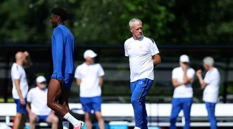 Didier Deschamps: "Đối thủ của tôi là Maroc, không phải trọng tài"