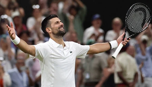 Djokovic mong được đá 90 phút như Messi Djokovic mong được đá 90 phút như Messi
