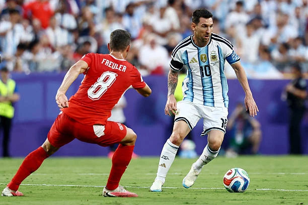 ĐT Anh học được gì từ Thụy Sĩ trong việc phong tỏa Messi? ĐT Anh học được gì từ Thụy Sĩ trong việc phong tỏa Messi?