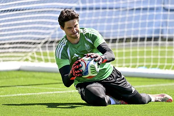 Dự bị tại World Cup là bài học vô giá cho Senne Lammens