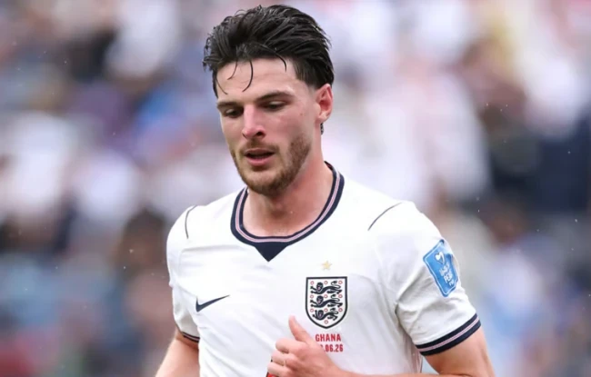 Eberechi Eze đập tan lo ngại về chấn thương của Declan Rice Eberechi Eze đập tan lo ngại về chấn thương của Declan Rice