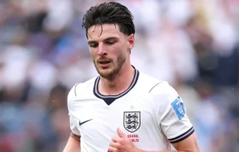 Eberechi Eze đập tan lo ngại về chấn thương của Declan Rice