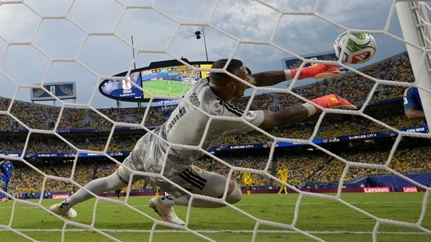 Eloy Room đòi dựng tượng sau kỷ lục cứu thua vĩ đại tại World Cup Eloy Room đòi dựng tượng sau kỷ lục cứu thua vĩ đại tại World Cup
