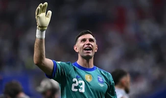 Emiliano Martinez bóc mẽ sai lầm chiến thuật của tuyển Anh
