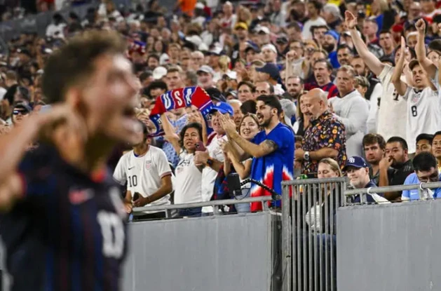 Fan hỗn loạn khi giá vé chung kết World Cup 2026 tăng kỷ lục Fan hỗn loạn khi giá vé chung kết World Cup 2026 tăng kỷ lục