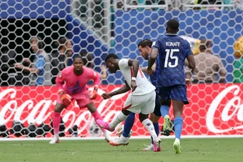 Fan sốc khi trận Anh hạ Pháp giống hệt Soccer Aid