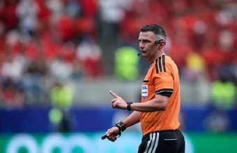 FIFA có thể gạch tên Michael Oliver khỏi trận chung kết World Cup