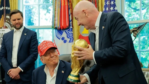 FIFA lộ tiêu chuẩn kép vụ bẻ luật cứu Balogun FIFA lộ tiêu chuẩn kép vụ bẻ luật cứu Balogun