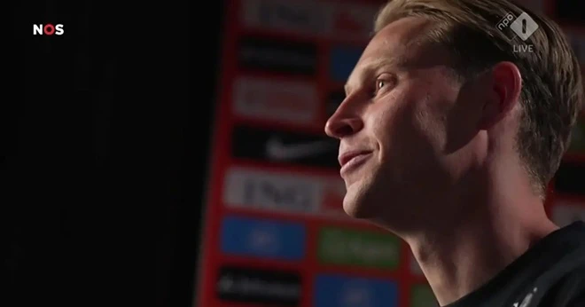 Frenkie de Jong gọi Messi là cầu thủ hoàn hảo