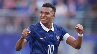 Gary Neville: Mbappe đang chạm tay vào sự vĩ đại