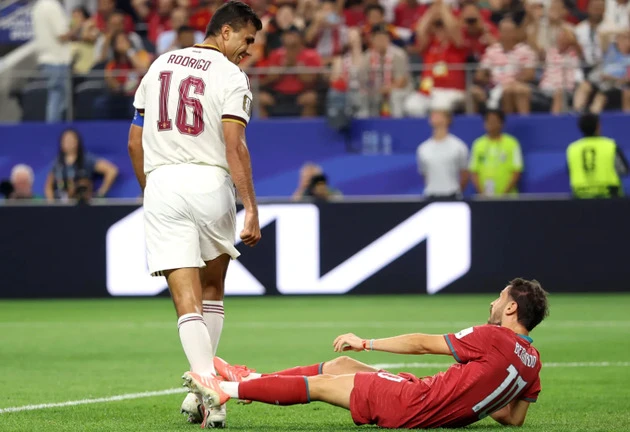 Gây hấn với Bernardo Silva, Rodri nhận sai Gây hấn với Bernardo Silva, Rodri nhận sai
