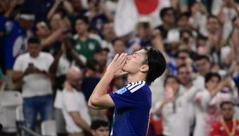 Giải mã màn chắp tay cầu nguyện của Ueda ở World Cup