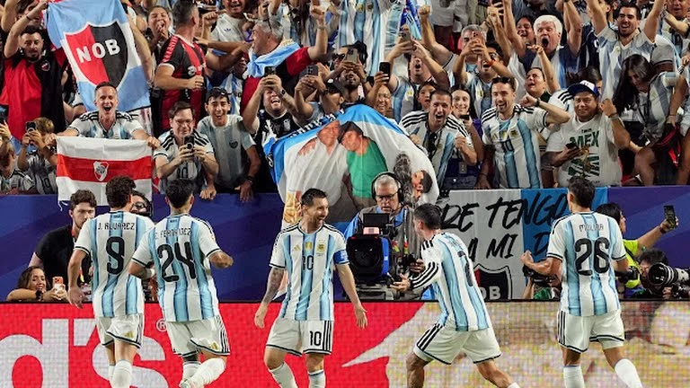 Giải mã thống kê vĩ đại: Điều gì khiến 200 trận của Messi & Ronaldo trở thành di sản độc nhất? Giải mã thống kê vĩ đại: Điều gì khiến 200 trận của Messi & Ronaldo trở thành di sản độc nhất?