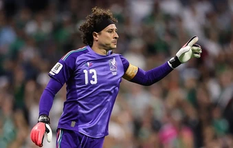 Guillermo Ochoa đi vào lịch sử World Cup trong ngày Mexico hạ CH Séc