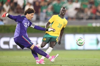 Guillermo Ochoa phá kỷ lục, dự kỳ World Cup thứ 6