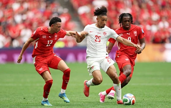 Hạ gục Canada, Thụy Sĩ chiếm đỉnh bảng B World Cup 2026