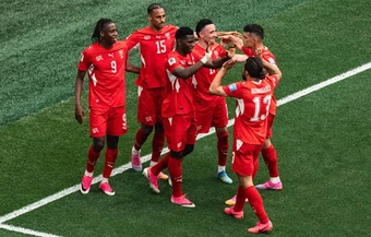 Hạ gục Canada, Thụy Sĩ chiếm đỉnh bảng B World Cup 2026