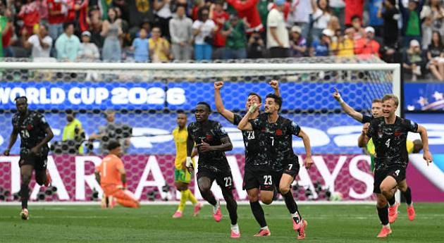 Hạ Nam Phi phút bù giờ, Canada lần đầu vào vòng 16 đội World Cup Hạ Nam Phi phút bù giờ, Canada lần đầu vào vòng 16 đội World Cup