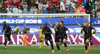 Hạ Nam Phi phút bù giờ, Canada lần đầu vào vòng 16 đội World Cup